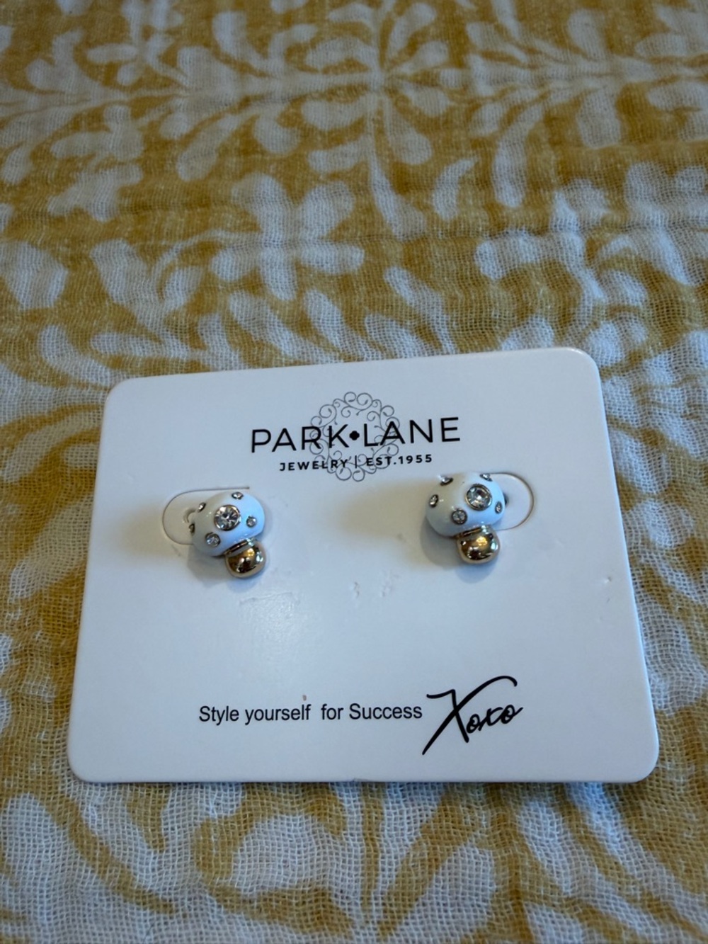 NWT Park Lane White and Gold Crystal Mushroom Stud Earrings